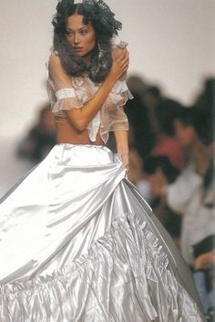 John Galliano S/S94 via @anothermagazine Jasmin Tookes, Galliano Dior, 90s Runway Fashion, Vintage Runway, Doutzen Kroes, Taylor Hill, Gisele Bündchen, Claudia Schiffer, Naomi Campbell