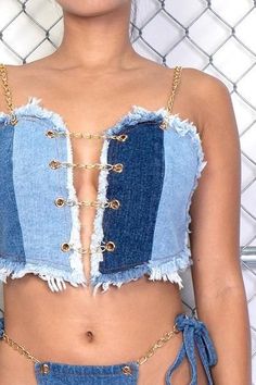 Denim Techniques, Top With Chain, Denim Diy Clothes, Top Jeans, Denim Crop Top, High Fashion Outfits, All Jeans