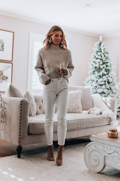 holiday party outfit 7 Casual New Years Eve Outfits Jeans, Casual New Years Outfit, Holiday Party Outfit Casual, Holiday Party Outfit Work, Party Outfit Casual, Christmas Party Outfit Work, Office Party Outfits, Casual Christmas Party