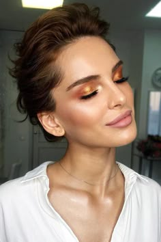 Hair Colorful, Orange Eyeshadow, Eye Makeup Looks, Beauty Make-up, Wedding Costume, Braut Make-up, Makeup Hacks, Colorful Wedding, Summer Glow