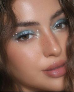 Festival Make Up, Concert Makeup, Mekap Mata, Rhinestone Makeup, Smink Inspiration, Ethereal Makeup, Dope Makeup, Mermaid Makeup, Blue Eyeshadow