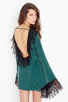 Roosevelt Dress - Hunter Green Style #: 11360 $128.00 Size or color sold out? Color: * Color: GREEN Size: * Size:Select Size XXSOut of Stock XSIn Stock SIn Stock MLow Inventory LOnly 3 left! XLOut of Stock Qty: + Add to Wantlist Details Contact Silky 70s-inspired hunter green dress featuring exaggerated bell sleeves and a plunging v back with black crochet trim. Bateau neckline, strap detail at back. Unlined. Looks perfect paired with a wide-brim hat and platform boots! By For Love & Lemons. *10 Longer Bangs, Hunter Dress, Raven Costume, Hunter Green Dresses, Ballroom Dresses, Cheap Clothing, Do It Better, Sale Clothing, Green Style