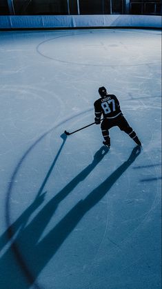 Aesthetic ice hockey Hockey Aesthetic, Hockey Player, Hockey Rink, Ice Hockey, The Ice, Wallpaper Iphone, Skating, Hockey, Wallpapers