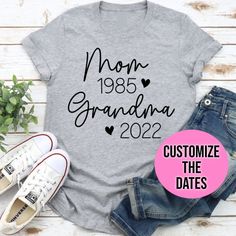 Say hello to our newest "Grandma" shirt! Customize the year for "Mom" and "Grandma" Buttery-soft, light weight shirt Unisex style and fit Runs a little large/roomy on women, however, we only recommend sizing down if you prefer to wear your shirts more fitted. Instructions for adding a custom year: Once you add the shirt to your shopping cart, you will find a box that says "Add a Note", please clearly state the year for Mom, and year for Grandma. View example in photos section by swiping. Customizable Gray Cotton Tops, Customizable Gray Cotton T-shirt, Trendy Customizable Summer T-shirt, Gifts For New Grandma, Grandparents Shirt, Grandma Quotes, New Grandma