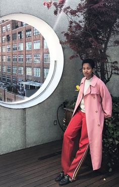 Gucci Loafers: Tamu McPherson in Gucci Loafers. Pink Sandals Outfit, Tamu Mcpherson, Chic Flats, Gucci Loafers, Cropped White Jeans, Sandals Outfit, Trending Sandals, Leather Brogues, Simple Leather