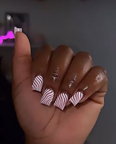 Short Acrylic Nails Designs Birthday, Feminine Nails, Lines On Nails, Exotic Nails, Bling Acrylic Nails