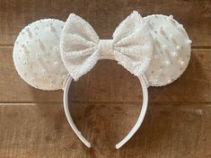 Beautiful white pearl minnie ears. White satin material covered with pearl and rhinestone embellishments. Unique and handmade, classy and elegant. These ears are simply beautiful. Unique and handmade perfect for a day at the park. Please message any questions and thanks for looking. Converse Wedding Shoes, Diy Disney Ears, Disney Ears Headband, Disneyland Ears, Diy Mickey Ears, Disney Minnie Mouse Ears, Disney Headbands, Minnie Ears Headband, Disney Mickey Ears