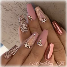 Quince Nails, Rose Gold Nails Design, Halloweenský Makeup, Quinceanera Nails, Nails Rose, Gold Nail Designs, Gold Nail, Rose Gold Nails, Bride Nails