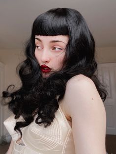 Betty Bangs, Alt Hair, By Any Means Necessary, Photographie Portrait Inspiration, Short Fringe, Foto Poses, Vintage Hair, Red Lipstick