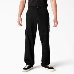 These Dickies Skateboarding cargo pants feature a loose fit, oversized cargo pockets, and double knee reinforcements for an authentic, heritage-inspired look. They have an elastic back waistband and are built from cotton-blend fabric with just enough stretch to ensure your movement is never restricted. Dickies Outfits Men, Dickies Skateboarding, Dickies Outfit, Skateboard Pants, Men Streetstyle, Fit Cargo Pants, Fun Pants, Mens Street Style, Clothing Company