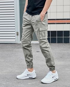 Cargo Joggers Outfits, Fashion Cargo Pants, Cargo Pants Outfit Men, Men Cargo Pants, Hip Hop Joggers, Style Cargo Pants, Pants Outfit Men, Cargo Pants Outfit, Streetwear Hip Hop