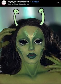 Alien Face Paint, Alien Costume Women, Alien Halloween Makeup, Alien Halloween Costume, Futuristic Makeup, Fashion Costume Halloween, Theatre Makeup