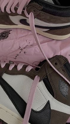 Travis Scott Jordans, Jordan 1 Aesthetic, Girl Jordans, Travis Scott Sneakers, Jordan Travis Scott, Travis Scott Shoes, Nike Travis Scott, Travis Scott Jordan 1, Shoes Wallpaper