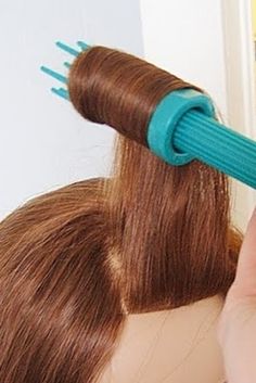 29 Hairstyling Hacks Every Girl Should Know Vintage Hairstyles Tutorial, Up Hairdos, Curling Brush, Victory Rolls, Pin Up Vintage, Hacks Every Girl Should Know, Homemade Hair, Rockabilly Hair, Pin Up Hair