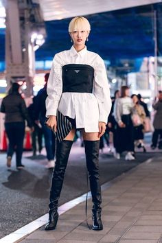 Tokyo Fashion Women, Italian Street Style, Berlin Street Style, Street Style Tokyo, Rihanna Street Style, Gigi Hadid Street Style, Dr Martens Outfit, European Street Style