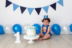 Your little one will look adorable in this 4 piece outfit that comes complete with a royal blue & silver party crown, a royal blue bow tie, a royal blue nappy cover and royal blue adjustable suspenders. This outfit will be ideal to wear in a cake smash photo session or at a 1st birthday party. Size: 1 (12-18 months) This order will be posted from Brisbane, Australia. First Birthday Boy Photoshoot, Blue First Birthday Party, 1st Birthday Boy Cake, 1st Birthday Boys, Royal Blue Bow Tie, Bow Tie Party, Outfit Baby Boy, Smash Cake Boy, 1st Birthday Cake Smash