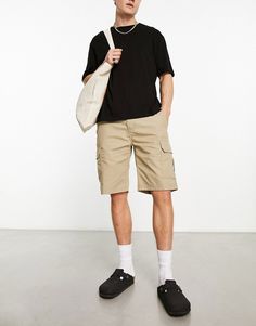 Shorts by Dickies Take the short cut Regular rise Belt loops Functional pockets Regular fit Mens Summer Fashion Shorts, Khaki Shorts Outfit Mens, Outfits With Khaki Shorts, Cargo Shorts Men Outfits, Khaki Outfit Men, Khaki Shorts Outfit, Cargo Shorts Outfit, Outfits For Big Men, Khakis Outfit