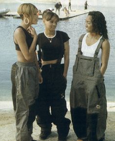 Chili Tlc, 90s Tlc, Tlc Outfits, Lisa Lopes, Look Hip Hop, Lisa Nicole, Black 90s Fashion, Sup Girl, Looks Hip Hop