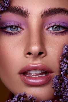 Purple Eyeshadow Looks, Lilac Eyeshadow, Monochromatic Makeup, Shiny Makeup, Purple Eyeliner, Pink Eyeshadow Look, Maquillage On Fleek