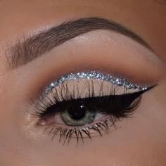 Glitter Eye Makeup, Make Up Videos, Types Of Makeup, Makeup Tricks, Make Up Looks, Glitter Eyes, Cruelty Free Makeup