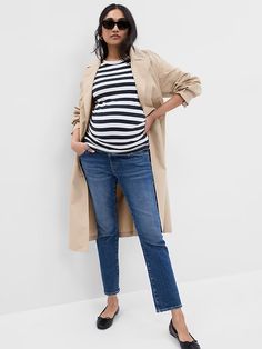 Maternity True Waistband Full Panel Vintage Slim Jeans with Washwell | Gap Maternity Jeans Outfit, Maternity Business Casual, Chic Pregnancy Style, Wide Leg Maternity Jeans, Maternity Ootd, Maternity Boyfriend Jeans, Pregnancy Fashion Fall, Fall Maternity Outfits, Summer Maternity Fashion