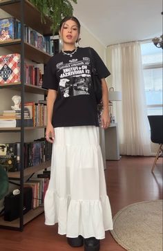 White Skirt Oversized Shirt, Maxi Skirt And Shirt Outfit, Layered White Dress Outfit, T Shirt Maxi Skirt, Spring Fashion Aesthetic 2024, Black Skirt Outfits Aesthetic, Long Skirt And Tee Shirt Outfit, Black Maxi Skirt Outfit Spring, Maxi Skirt Inspo Outfit