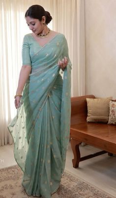 Blue Saare Outfit, Casual Sarees Simple, Simple Saree Styles, Fancy Sari Party Wear, Saare Design Latest, Simple Saree For Wedding, Simple Wedding Saree Look, Saree Simple Look, Saree Styles For Friends Marriage