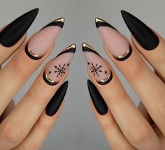 Uñas / Manicura / Negro / Copos / Estrella / Navidad / Navideño / Diseño / Largas / Bonitas / Bellas / Elegante / Mate / Dorado / Brillo Unghie Nail Art, Black Nail Designs, Festival Nails, New Year's Nails, Xmas Nails, Christmas Nail Designs, Chic Nails, Gold Nails, Holiday Nails