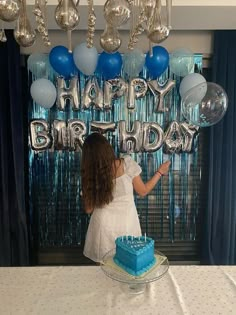 Blue Birthday Themes, 17th Birthday Party Ideas, Queen Birthday Party, Seventeenth Birthday, Sweet Sixteen Birthday Party Ideas, 17th Birthday Ideas, Disco Birthday Party, Happy 17th Birthday, Blue Birthday Parties