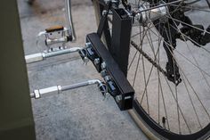 the front wheel is attached to the rear wheel with two locking bars on each side