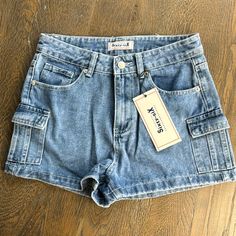 Nwt Los Angeles Sixty-Six Size Juniors 7 Denim Cargo 2" Shorts. Front Hand Pockets Side Cargo Pockets Back Patch Pockets Zip And Button Fly 2" Inseam 28" Waist 95% Cotton/5% Rayon Machine Washable Cargo Denim Shorts, Denim Cargo, Front Hand, Back Patch, Jean Shorts, Angeles, Womens Shorts, Women Shopping, Blue