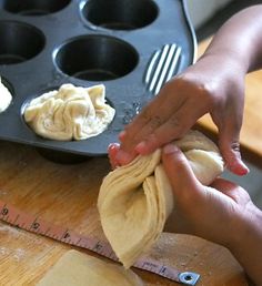 Kouign Amann Recipe, Croissants Recipe, French Pastries Recipes, French Dessert Recipes, International Desserts, Swirled Bread, Happy Shop