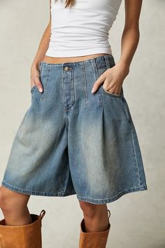 Ugly Legs, Bermuda Shorts Outfit, Legs Outfit, Grown Women, The Architect, Denim Trends, 인물 사진, Long Shorts, Summer Trends