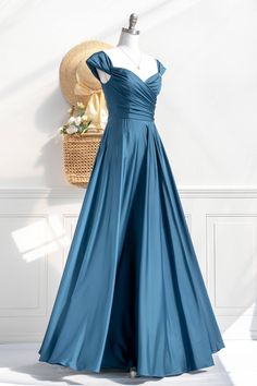 Giselle Dress, Satin Formal Dress, Royal Ball, Floor Length Prom Dresses, Event Dress, Prom Dress Inspiration, Pretty Prom Dresses, Pageant Dress, Grad Dresses