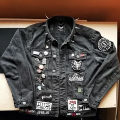 Punk Fashion Diy, Punk Patches, Battle Jacket, Style Rock, Estilo Punk, Punk Outfits, Alt Fashion, Mode Inspo