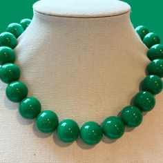 This unique necklace is made on strong stretch cord and is easily pulled on and off over the head. There is no clasp.  Get ready to dazzle with our Kelly Green Chunky Bubblegum Bead Necklace! Featuring striking 20mm large beads in your fave custom colors, this vibrant beaded choker guarantees to add that extra pop to any outfit. Perfect for those who dare to stand out. Add some fun flair to your jewelry game today! 💚✨ #UniqueStyle Introducing our vibrant and eye-catching large beaded necklace! Cheap Colorful Large Beads Jewelry, Big Bead Necklace, Necklace For Kids, Large Bead Necklace, Large Beads, Bubblegum Necklace, Bubblegum Beads, Kids Necklace, Jewelry Beaded