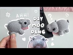 someone is crocheting two little animals together to make them look like they are in love