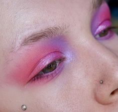 Blue Pink Eye Makeup, Blue And Pink Makeup Looks, Blue And Pink Makeup, Pink Makeup Looks, Maquillage On Fleek, Funky Makeup, Makeup Colorful, Pink Eye Makeup, Rave Makeup