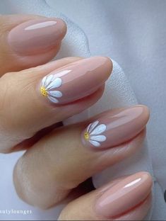 Short Round Gel Nail Designs, Trendy Gel Nails Spring, Nude Floral Nails, Minimal Nail Art, Minimal Nails Art, Simple Gel Nails, Casual Nails