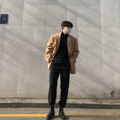 Men’s Outfit Date Night, Korean Fall Outfits Men, Classic Mens Style Modern Gentleman, Korean Outfits Men, Mask Wallpaper, Men Outfits Aesthetic, Korean Men Fashion, Fashion Outfits Winter, Fashion Outfits Summer