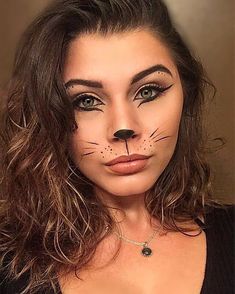 Make Coelho, Easy Tiger Makeup, Cat Make Up For Halloween, Fox Makeup Halloween, Cat Makeup Look, Diy Scarecrow Costume, Scarecrow Halloween Makeup, Tiger Makeup, Halloween Costumes Scarecrow