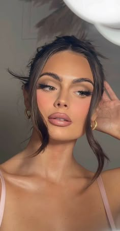 Cool Tone Eye Makeup Looks, 2024 Glam Makeup, Spring Makeup 2024, Brown Smokey Eye Glam, Simple Makeup For Brown Skin, Expensive Makeup Look, Cool Tone Eyeshadow Looks, Cool Tone Eye Makeup, Natural Glam Makeup Brown Eyes