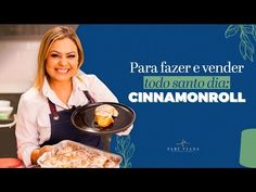 a woman holding a pan with food on it in front of a blue sign that says para fazer e venderr