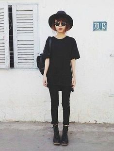 Fedora Outfit Summer, Fedora Outfit, Doc Martens Outfit, Trendy Hat, Women Fashion Edgy, Non Binary, Womens Fashion Edgy, Black Hat, Black Sunglasses