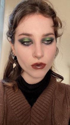 "Oh Christmas brow, oh Christmas brow, how lovely are your arches... Brow Eyeshadow Look, Brown Makeup Green Eyes, Green Makeup Green Eyes, Brown Glitter Eyeshadow Looks, Simple Dark Eyeshadow Looks, Metallic Green Eyeshadow, Makeup Ideas Green Eyeshadow, Green Brown Eye Makeup, Black Green Eyeshadow