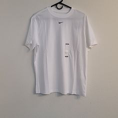 Wonderful Nike Tee Shirt White Loose Fit Size S Brand New Never Worn. Nike Spring Short Sleeve Tops, Nike Short Sleeve Tops For Spring, Nike Basic Tops For Spring, Nike Relaxed Fit Shirt For Spring, White Nike Tops For Spring, Nike Basic Summer Tops, Basic White Nike Top, Nike Short Sleeve Relaxed Fit Shirt, Nike Relaxed Fit Short Sleeve Shirt