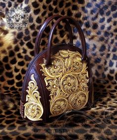 Handmade Leather Work, Tooled Leather Handbags, Leather Working Patterns, Leather Tooling Patterns, Tooled Leather Bag, A Beautiful Life, Leather Carving, Leather Art, Hand Tooled Leather