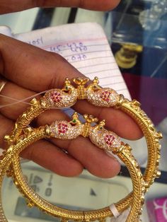 Big Earrings Gold, Ruby Necklace Designs, Gold Temple Jewellery, Gold Jewels Design, Gold Bangles For Women, Gold Jewelry Outfits, Gold Earrings Models, Gold Bangle Set, Online Gold Jewellery