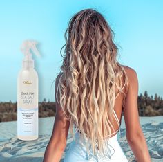 Delúvia Beach Hair Salt Spray gives your hair a wavy, textured look like you just came from a day at the beach. This formula gives body and definition while adding some hair-healthy moisture and vitamins.Simply spray from your roots to the ends on damp or dry hair, then scrunch sections of your hair to create texture and movement, for a casually messy look. Let air dry or blow dry on lowest setting. Bouncy hair as if you just stepped off the beach! Creates textured beach waves with a soft, matte Beachy Hair Waves, Waves Perm, Textured Beach Waves, Beach Balayage, Beach Blonde Highlights, Aesthetic Braids, Perm Ideas, Beachy Blonde, Surf Hair