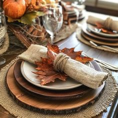 Download Royalty-Free Fall Decorations Thanksgiving Images Thanksgiving Table Setup, Thanksgiving Themes, Thanksgiving Dinner Table Setting, Rustic Thanksgiving, Thanksgiving Napkins, Thanksgiving Dinner Table, Thanksgiving Decorations Diy, Thanksgiving Images, Harvest Thanksgiving